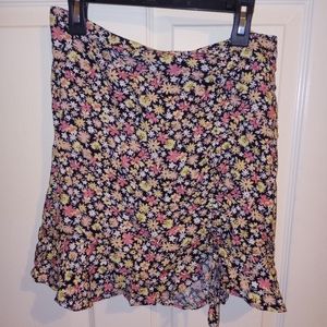 Women's Stitch and Pine tulip mini skirt size medium 17 inch